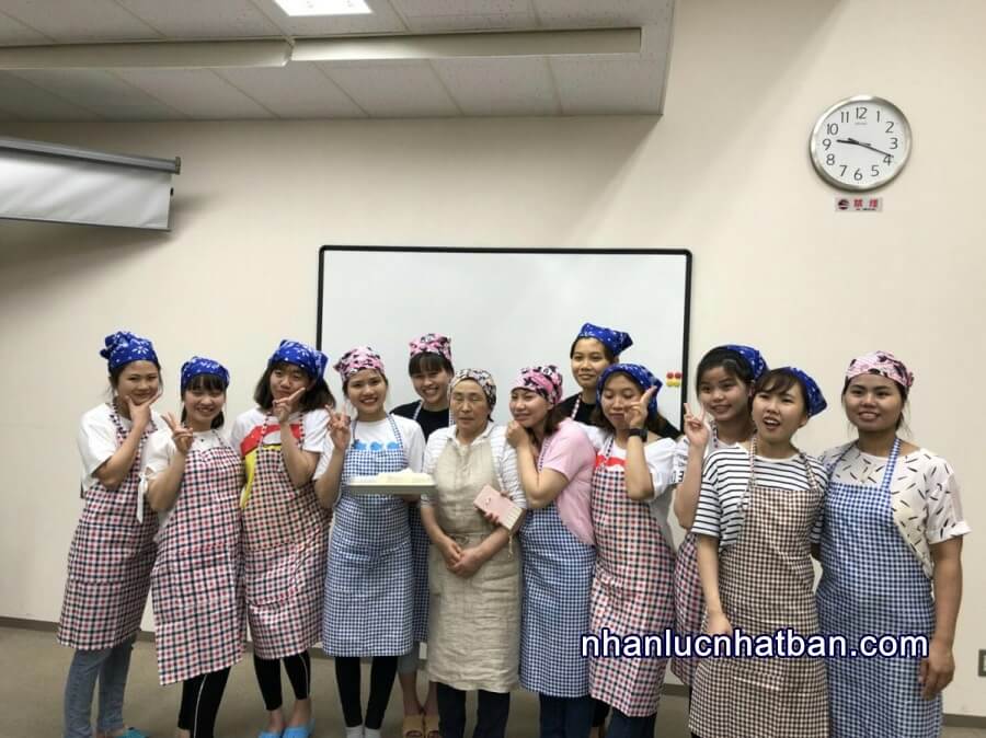 Các bạn thực tập sinh nữ ở Nhật Bản